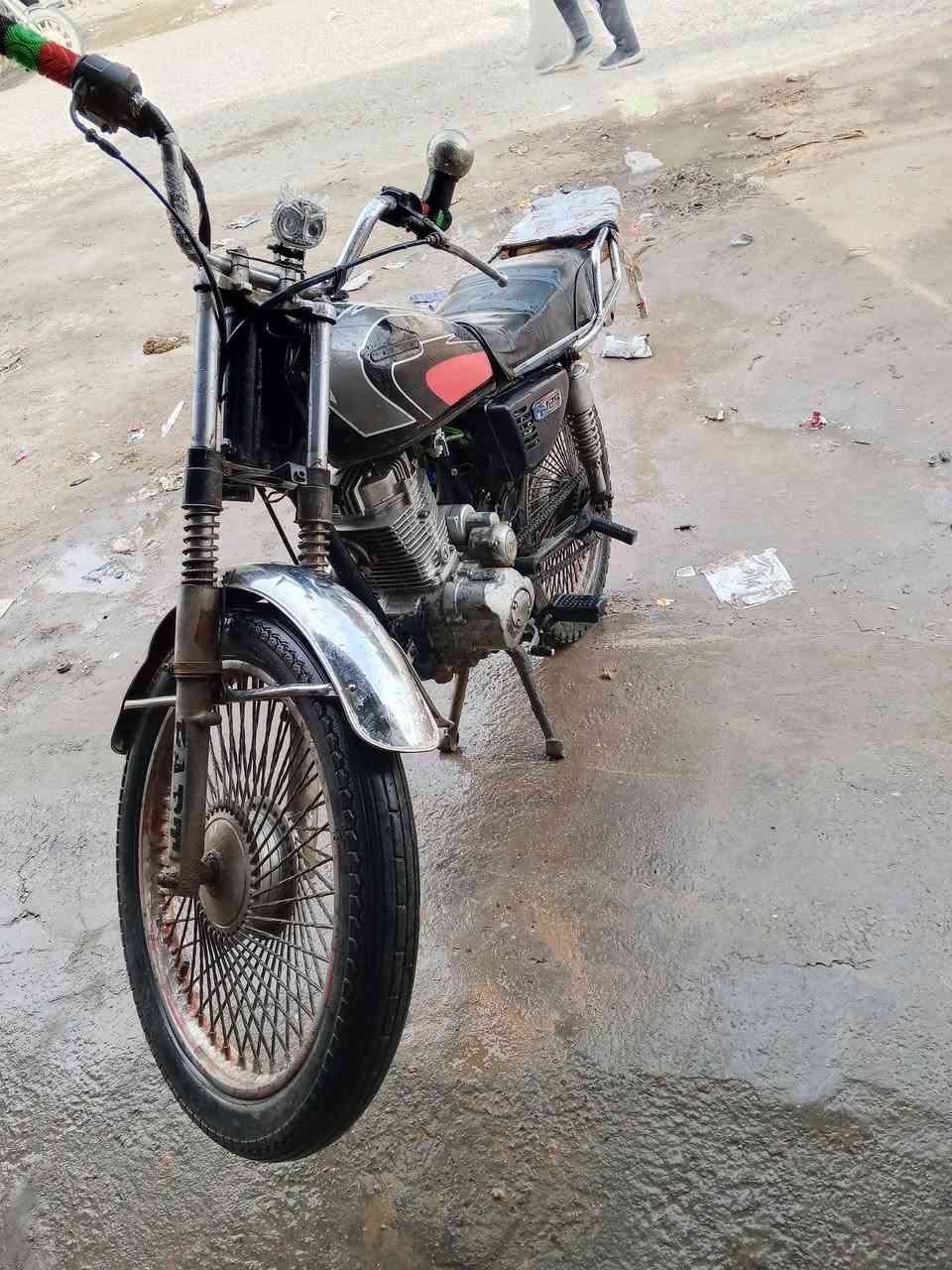 السلام عليكم شلونكم العزاز
دراجه اربعه گير للبيع . 300 مع المجال. 
*********** بي واتساب 
1. محرك 5 گير مكفول نگره سلف 

2. باتري + سلف جديد + كتف شحن + لايت 

3. ويالتهه موس دبل سيم 

4. دبلالت وره و كدام شغاله.
