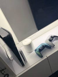 بلي 5 برو للبيع مستخدم تقريبا سبوعين شخط مابي ضمان ويا يدات ثنين ويوبي...