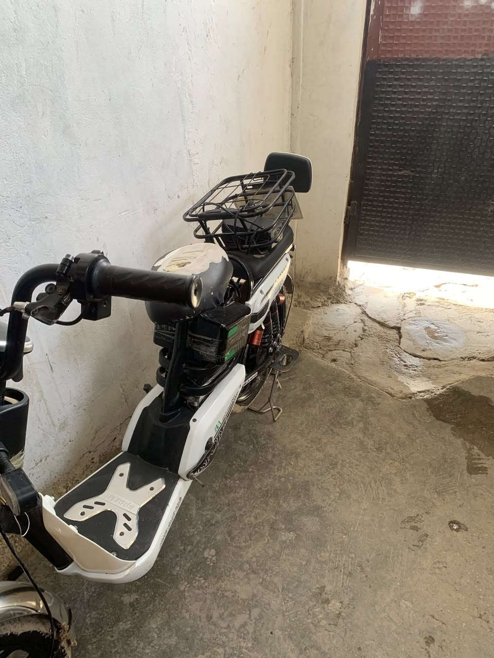 دراجه شحن
للبيع ابسعر جدا مناسب النقص 
مالته بس عقل ***********واتساب
