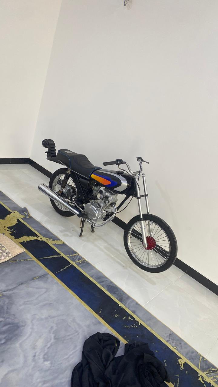 دراجه مكينه نامه شلامجة الأصلي للبيع برقي ما مفتوح بيها شرط تعمير جديد ودراجه سرعه ومعدل وشوفت عينك النضافة ما اسولف مكاني بصره ابو الخصيب فدوه اروحلك بس شراي يراسل 750 وبدون سيبايه سعر يختلف  رقمي ***********

