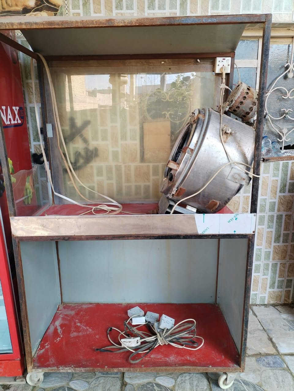 السلام عليكم 
غراض مستخدمة قليل كله شغال ونضيف
برادات عدد 5
مجمدات عدد 2
 مكينة بذور حب كامله مع الملحقات عدد 1
مبردة عدد 1
رفوف + ملحقات عدد4
ملاحظة (البيع شلع كامل مو قطعة قطعة واذا تريد قطعة وحده السعر يختلف) 
المكان القاسم_ قرب المديرية 
***********
