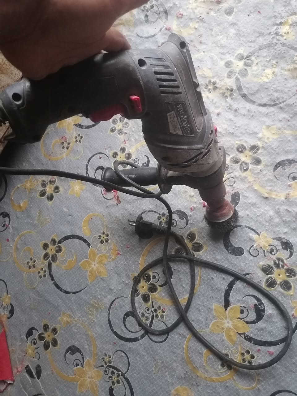 السلام عليكم دريل يستر قاصوصه مال خشب اثنيناتهن شغالات هذا رقمي ***********
