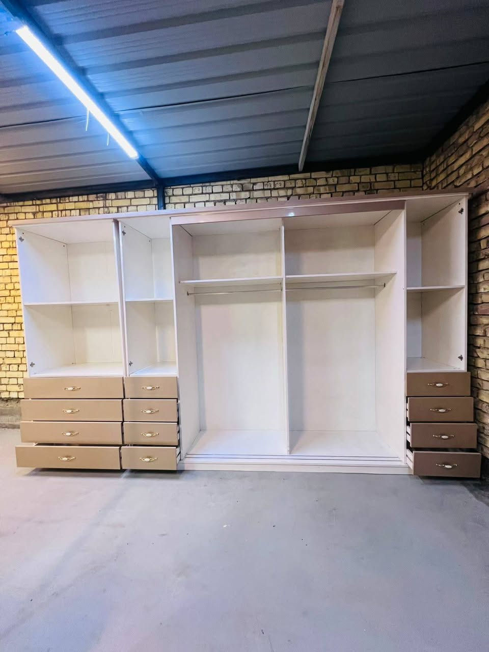 غرفة نوم مستعملة🇹🇷
نضافة90 ٪💯
عدد القطع / 9 لون مميز 
نضام / أبواب وأسلايت  💢 
سعرها / 850 قفل 💸
شد ونقل داخل بغداد مجاني🚛
يوجود توصيل محافضات 🚛
 🤩🤩🤩واتساب ***********
