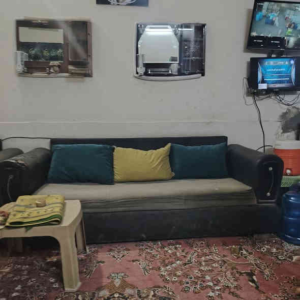 السلام عليكم تخم للبيع نضيف خمس قطع سعره ٣٥٠ مكان ديوانيه ***********
