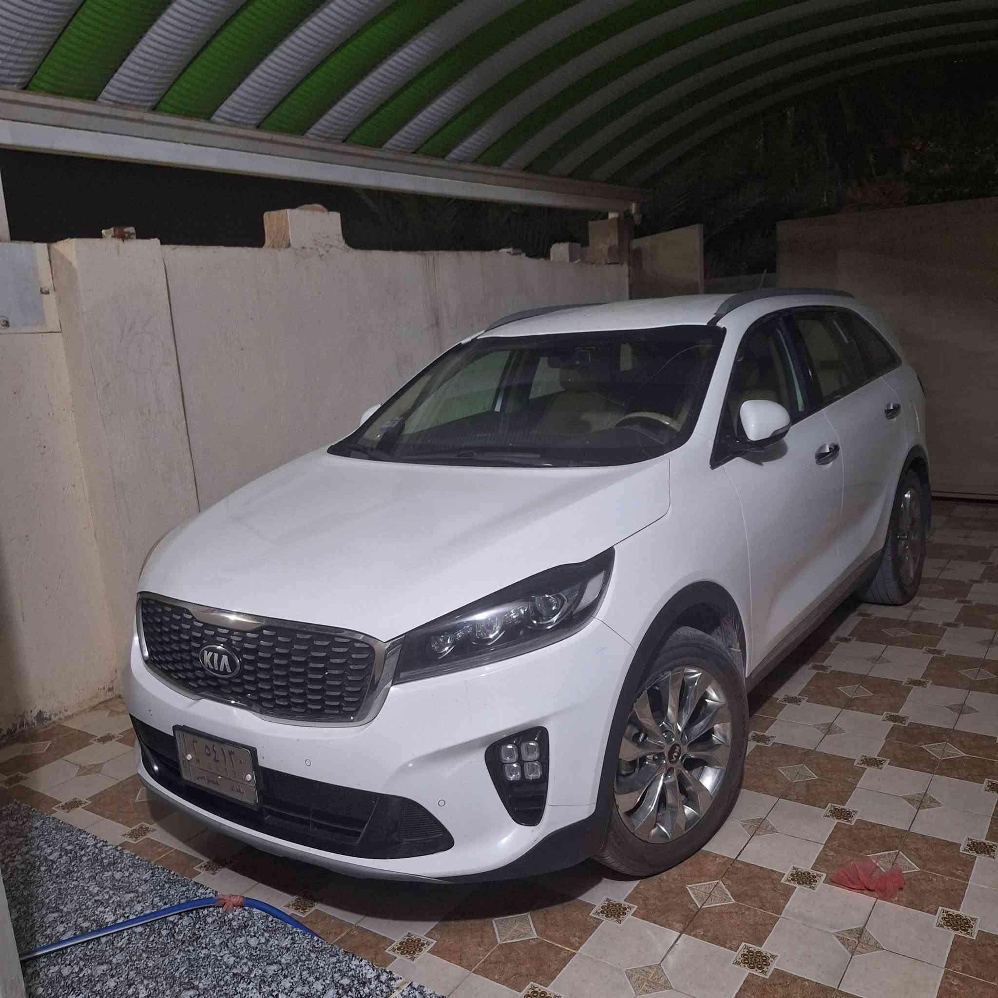 سلام عليكم سورنتو لبيع فقط موديل ١٨ سياره مكفوله مكان سياره رمادي سعر ٢١ وبيها مجال تحويل مباشر  (***********
