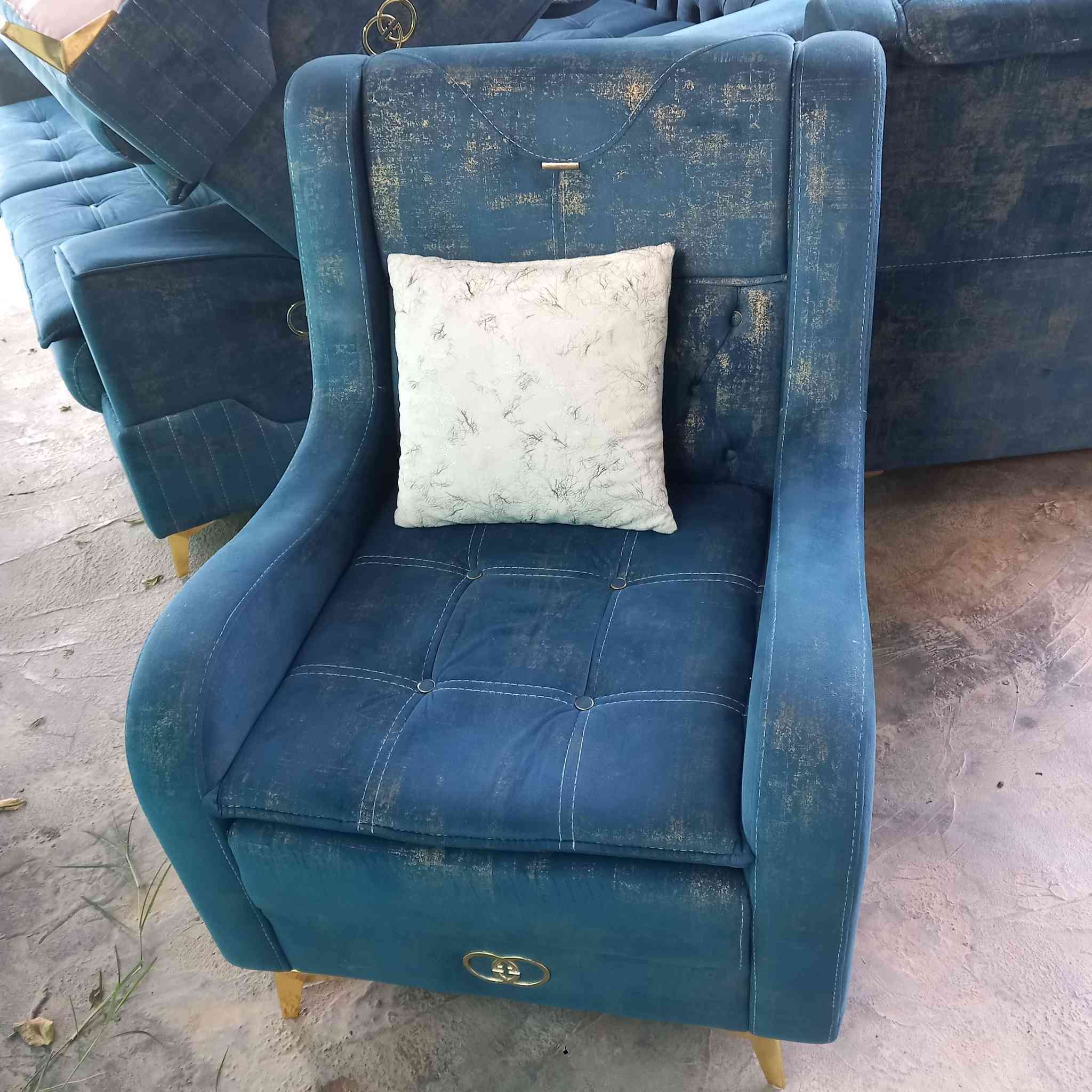 تخم قنفات تركي اخو جديد نضافه ١٠٠ بالميه عشر مقاعد مع كوشات للبيع اي استفسار اتصل *********** يرهم مراوس هم
