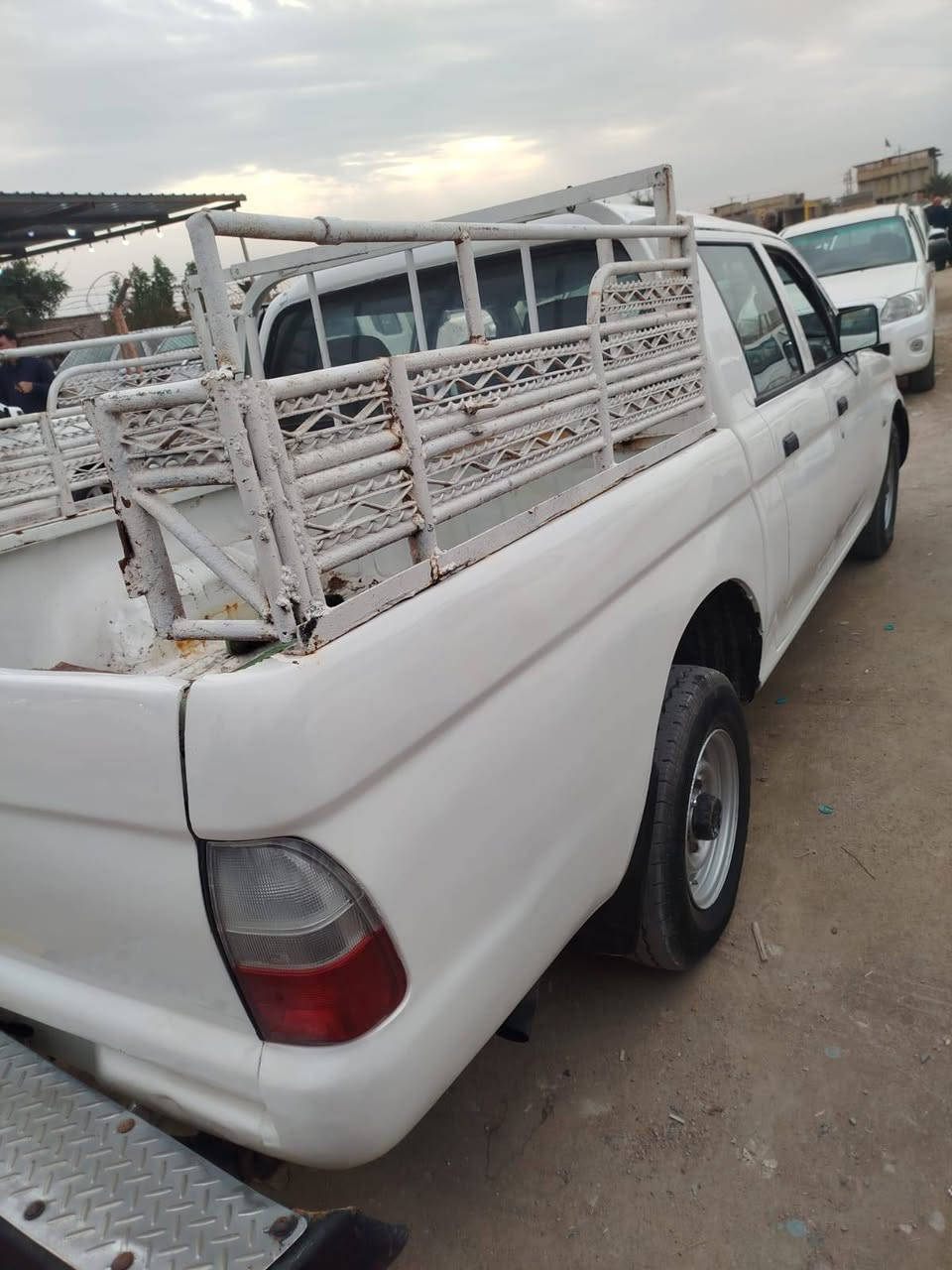 السلام عليكم سياره سوبيشي للبيع 2005مصبوغه صبغ جماليه كير ومكيه مكفوله وشاصي السعر 62$ما متواجد ع النت ***********
