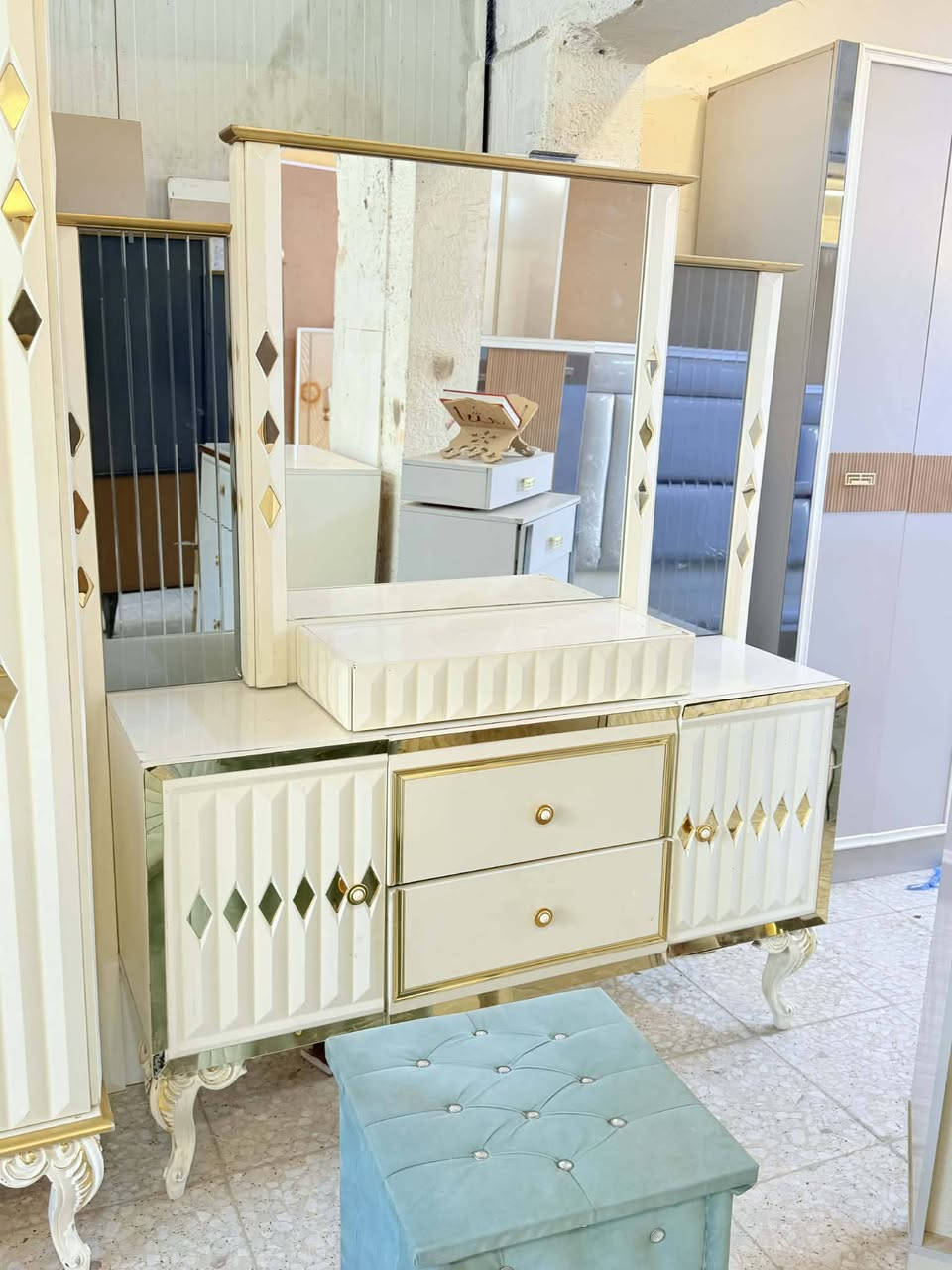 ✨ غرفة تركي 🇹🇷ملكي 👑  صبغ حراري  8 قطع 
 نظام سلايت 
سرير مخزن عملي
 ضهر بلوك
 قماش وتر بروف أصلي
✨ نظافة 80/💯
السعر  / 950 السعر ثابت
شد ونقل مجاني داخل بغداد
 توصيل للمحافظات بأسعار رمزية


**إذا كنت صاحب هذا الإعلان وتريد حذفه لأي سبب، رجاءا أرسل رسالة إلى الدعم الفني**