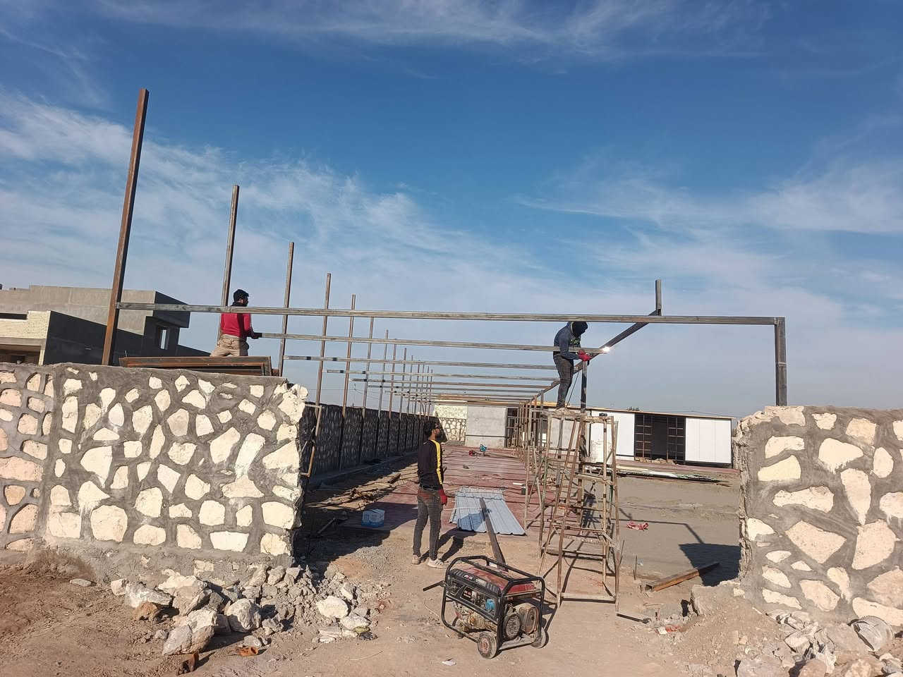 عمل قرميط وعمل كرفانات عمل موقعي او نقل كل المحافظات سقايف متواجد كادر اختصاص حداده عامه عمل قطعي بكل لمحافظات العراق ***********اخوكم غانم الجبوري
