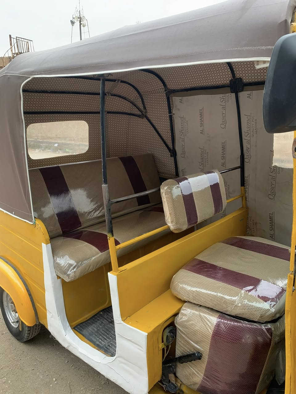 السلام عليكم تكتك 18 للبيع شهر العاشر اوراق اصولي  تكتك نضيفه مصبوغه صبغ عام للجماليه  كهربائيات وتخامه تايرات جديد شوفه عينك المكان حله ابي غرق للتواصل ***********
