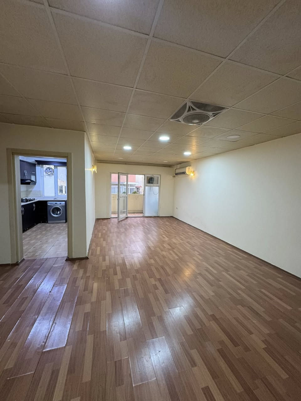 سەرەتا بەناوی خودا 
کۆدی/ 10880
شوقە بۆ فرۆشتن 
📍شوێن /دیلان سیتی ١ 
📐ڕوبەر / 100 مەتر
🌕ڕوو / گۆیژە + ناوشار  
🏗️نهۆمی / دوو 

پێک هاتوە لە ( میوان و هۆڵ کراوە + مدبخ + مشتملات + 
2 نوستن + بالکۆن )

تێبینی ( شوقەیەکی زۆر جوانە نرخەکەشی زۆر گونجاوە )
ــــــــــــــــــــــ
🖊️/ بۆ زانینی نرخ  کۆمێنت بکە 
ــــــــــــــــــــــــ
بۆ پەیوەندی📞
☎️***********
☎️***********
ـــــــــــــــــــــــــــ
تۆی بەڕێز موڵکت هەیە دەتەوێت بیفڕۆشیت یان بیدەیت بەکرێ زانیاریەکانمان بۆ بنێرە هاوکارتان دەبین 
‏‎*********** ☎️واتس ئاپ"فایبەر 
‏‎یان سەردانی نوسینگەی(جوانی موڵك)بكەن
‏‎ناونیشان"ئیبراهیم ئەحمەد"بەرامبەر دیلان سیتی
