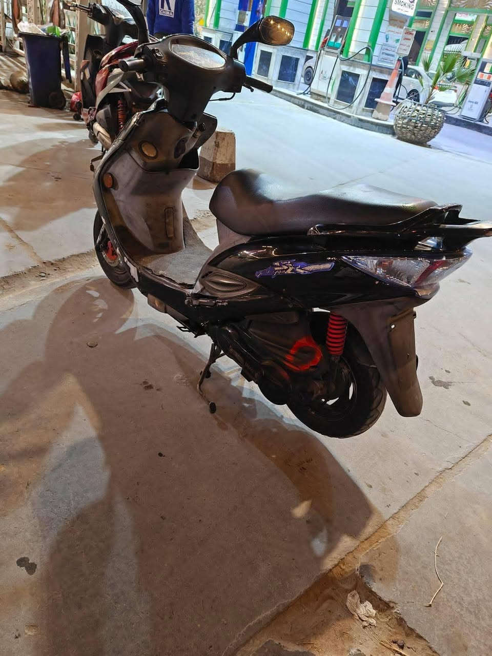 كامكو جي فور صار اقل سبوع طالعه من حاويه  مكاتبتهة موجوده دراجه كارتون كارتون برغي ما عايزه دراجه نضيفه حيل ***********
