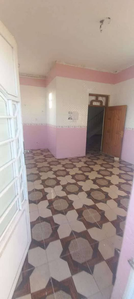 ‏🏡🏡🏡🏡 دار في الفلوجه للبيع 🏡🏡🏡🏡 
‏⬅️نوع الملك《طابو صرف》 
‏⬅️رقم العقار《14》
‏⬅️اسم الحي《مجمع البو رديني》
‏⬅️المساحه   《176م》
‏⬅️الشارع      《15م》 نافذ من شارع 40م البو رديني
‏⬅️عدد الادوار《طابق واحد》 
‏↩المحتويات
‏{ غرف نوم عدد 2 - صاله - مطبخ - هول - استقبال - مجاميع صحيه عدد 2 داخل وخارج } 
‏⬅️السعر        《165 مليون》قابل للتفاوض 
‏للاستفسار الاتصال على
‏☎️***********(واتساب - تليجرام)
‏☎️***********
‏☎️*********** 
‏
‏او زورا موقعنا الكائن في 
‏الفلوجه - شارع ٦٠ ـ مجمع عقارات الفلوجه ـ مجاور ملعب الصمود
‏
