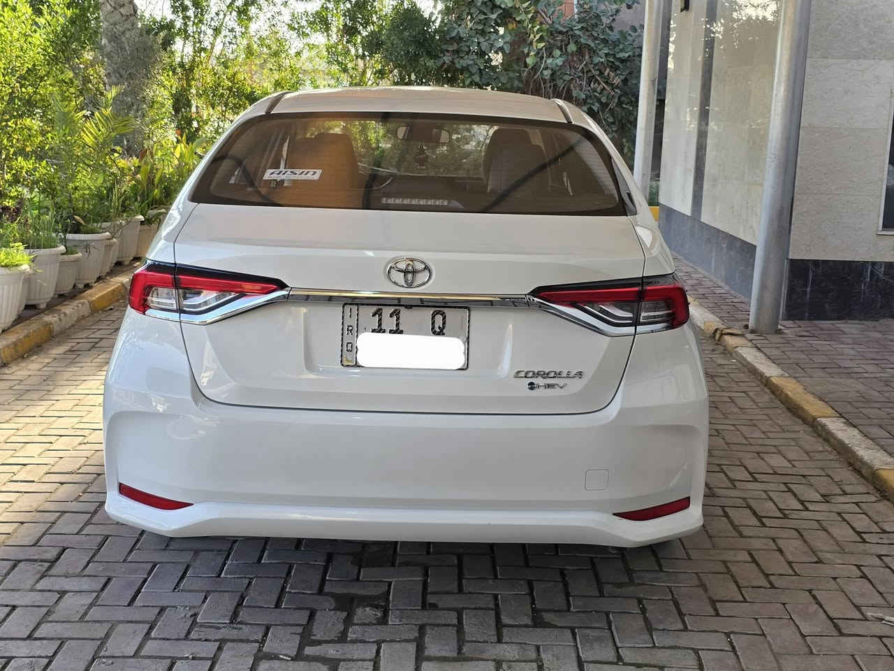 السلام عليكم
كورلا هايبرد موديل 2025شكل الخليجي سياره مكفوله كفاله عام 
ماشيه 20الف ب اسم والدي السياره مواصفات مثل ما واضحه بالصور 
حساسات كامره فتحت سقف بصمه 
وباقي المواصفات المعروفه 
مابيها اي نقص جاهزه السياره من كل النواحي مكان السياره العطيفيه  سعر 155
قرب جامع براثا رقم الهاتف ***********
