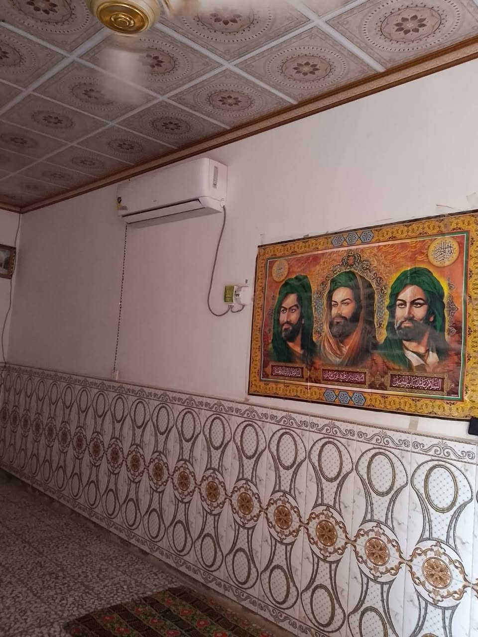 يالله. بيت ٢٠٠ متر للبيع ناحية العباسية
يتكون من ٤ غرف + مطبخ + ستقبال+صالة+صحيات داخلية وخارجية +درج باياات
جاهزة من سيراميك درجة اولة وكاشي درجة اولى كهرباء ماي وخط مولده 
طابو زراعي مرقم بلدية
***********  شراي اتصل وحياك الله واهلا وسهلا
