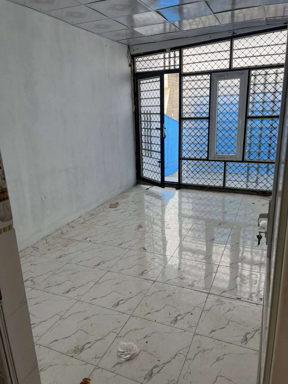 بيت طابق ثاني معزول للايجار ايجارة مناسب بيت جديد 3 غرف وصاله ومطبخ وصحيات وسطحين بي
***********
