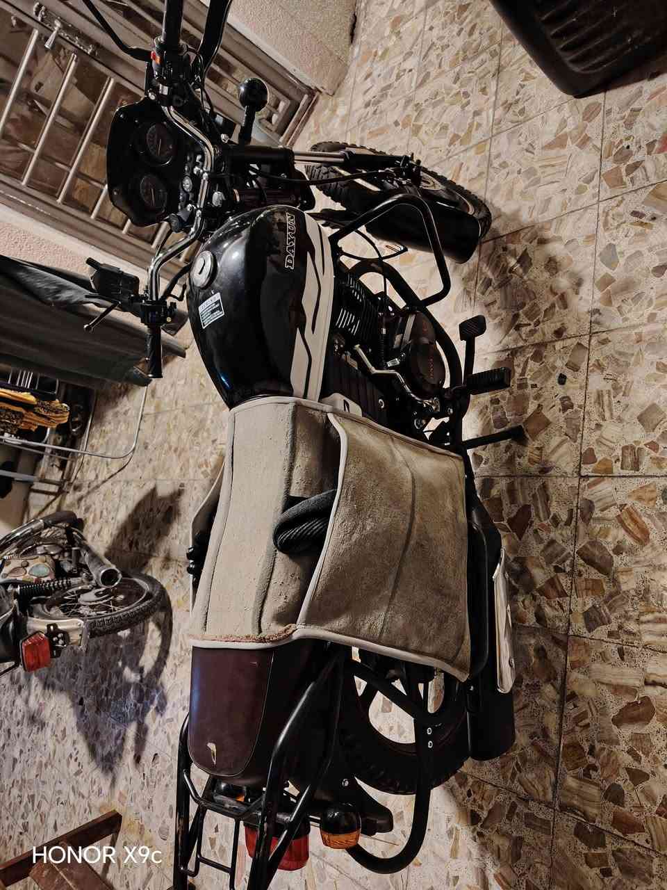 السلام عليكم
للبيع دايوان 23 شهر 12 طالعه من المعرض 2025 جديده محرك ٢٠٠ زيرو رقم بغداد باسم الصقر الاحمر
دبل سويج سجينه  +تشغيل عن بعد
مكاني كربلاء السعر ٢/٣٠٠  ملونين و٣٠٠
ترهم مراوس 
***********
***********
