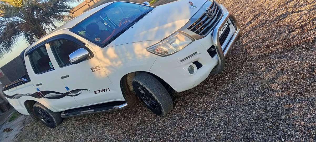 سلام عليكم.
للبيع تيوتا بيك اب دبل مديل 2013 وارد خليجي رقم سليمانية 
على وضع الشركة بلادي 
محرك كير اكسل شرط 
ماشية 195 حقيقي 
السعر 212 بي مجال بسيط
العنوان القائم 
***********
