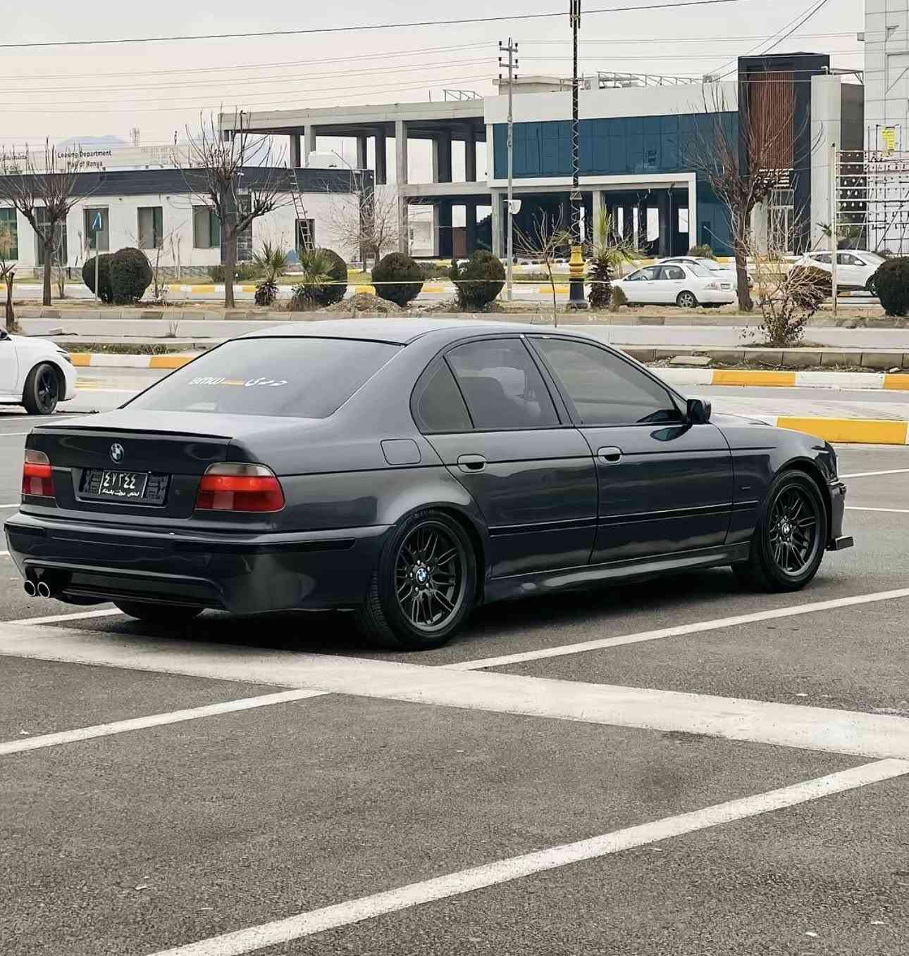 بیئێم سەقەر 528مەکینە لۆکککک مۆدیل ١٩٩٩ ئارم پلاستیک هەولێر گێر ئۆتۆماتیک سپۆرت عادی مواسەفات فولە بەس سلایت نیە گێرو مەکینەی بەشەرت سەیارەکە عامە بەس بۆ جوانی چەکوچی پێوە نیە رەنگی نەفتیە سعری۷٥ وەرەقەو کەمێک مەجال (***********)(***********)
