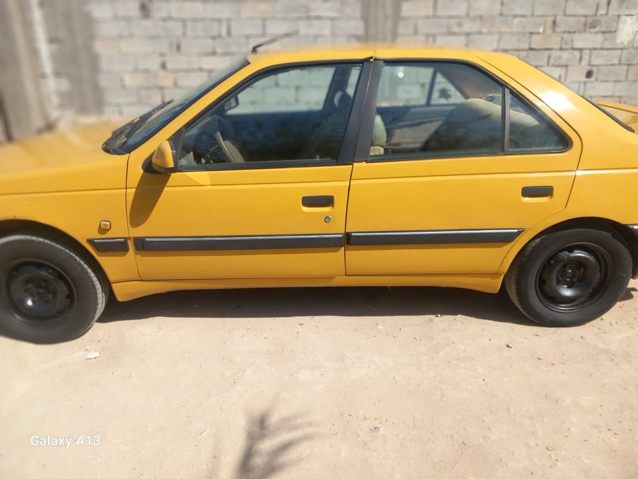 السلام عليكم بيجو 405 2015 كير مكينه تبريد خير من الله سنويه ماساقطه مصفره هيئة وغرمات تحويل ثاني يوم السياره معمر اخياس فقط بدون تبديل بدون ضربه  مال جناي السعر 32 وبيها مجال الاستفسار ***********
