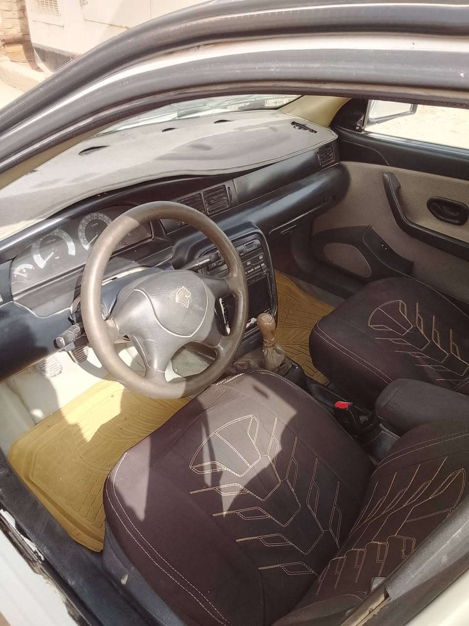 سياره سمند 2011رقم قادسيه مراوس بسياره صفره سايبه سمند بيجو بارص عنواني ديوانيه مكينه جديده تخم تاير بيهه صبغ بس قليل باب الخلفي اي ضربه مابيهه سياره سنويه ل2029.    ***********رقم الهاتف
