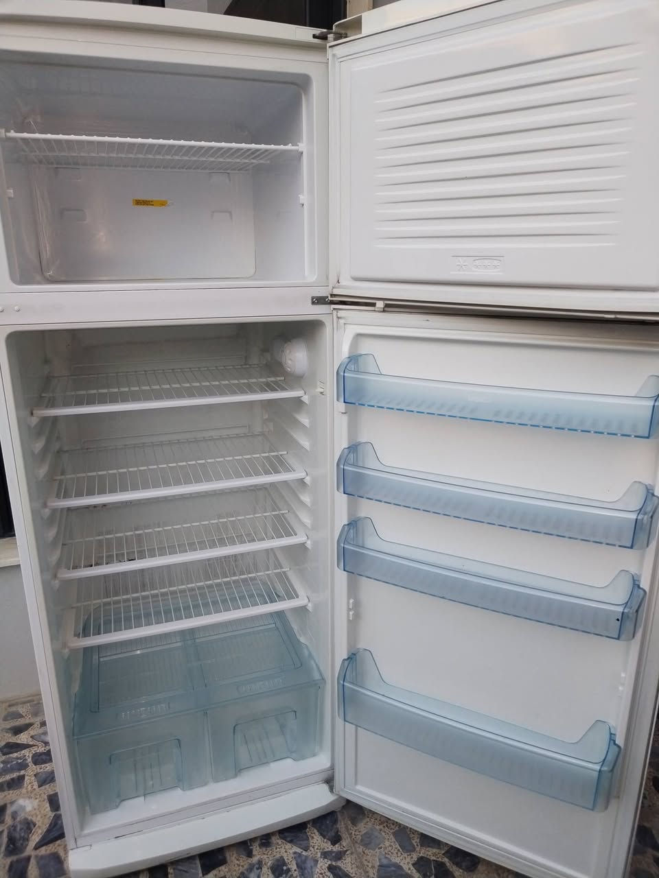 ثلاجة beko  للبيع
الماطور عاطل يحتاج تبديل
السعر 70 الف
للاتصال  ***********
