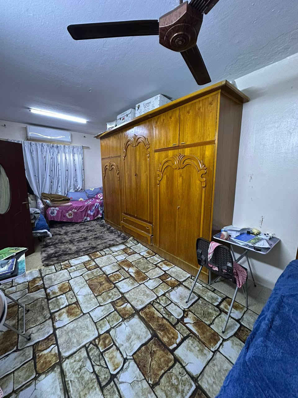 #عروض_مكتب_عـطـاء_الموصل
شقة منفردة للبيع
موقع: شقق الخضراء، قرب جامع المعافى
- 4 بيوت عن جامع المعافى
- قريبة على مدرسة الكون الابتدائية وثانوية الدجى
مساحة: 123 متر
محدثة بالكامل:
- مجاري
- سيراميك
الطابق الأرضي:

- استقبال
- هول
- مطبخ
- حار وبارد
- صحيات عدد 2
الطابق الثاني:
- 3 غرف نوم
- حمام
- السطح بي بيتونة
السعر: 95 مليون
بيها مجال 

***********

***********

***********
