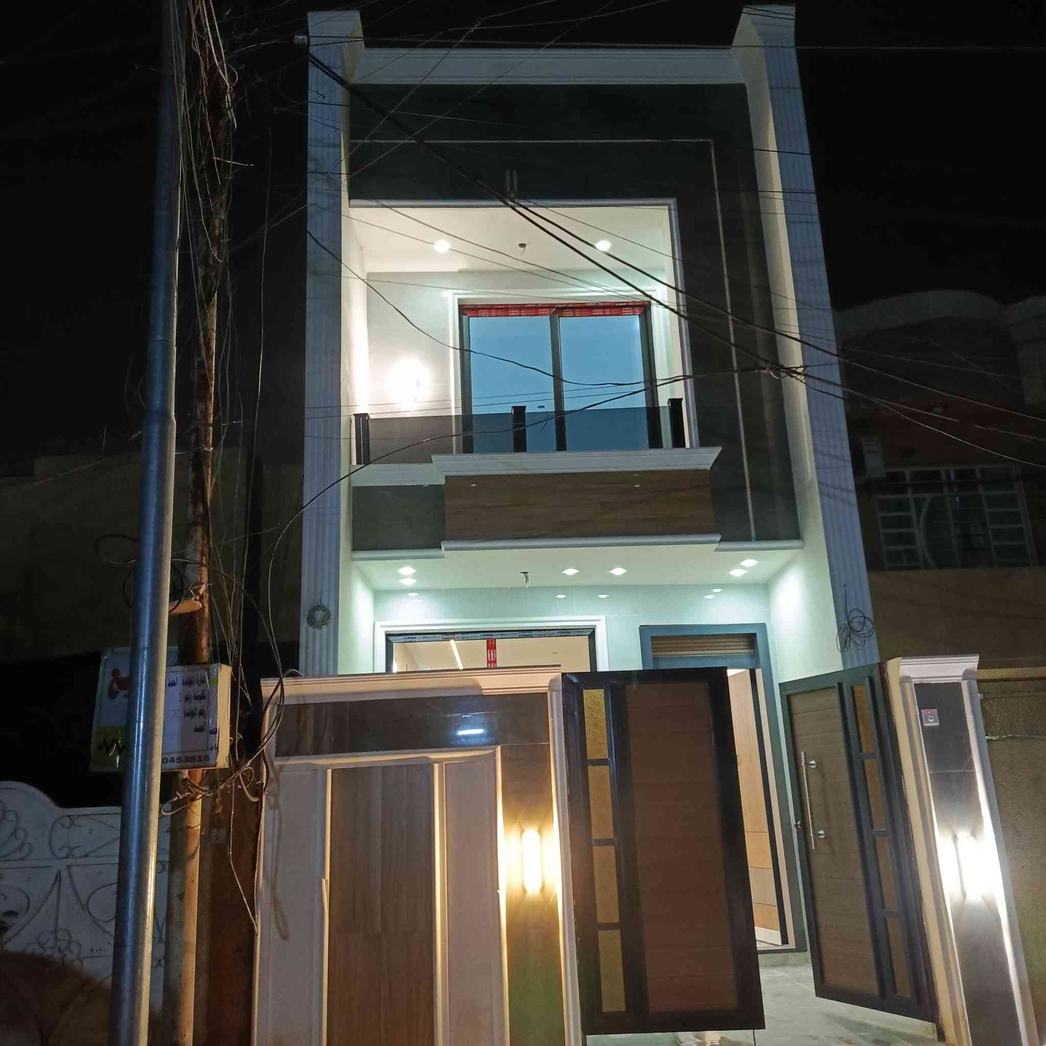 #الرافد للوساطه العقاريه
دار للبيع 107  متر واجه  4,30  نزال 25🏠🏠
يحتوي على 3 غرف و 2 خدمات
ومناور عدد2 بناء درجه اولى
ضلع منفصل غير مشترك
طابو ملك صرف  شارع 12 متر
حي الجهاد ظباط الشهداء قرب جامع محمد رسول الله
خلف الشارع التجاري مباشره
للاستفسار 📞📞 الاتصال
على الرقم *********** ويوجد واتساب
*********** ويوجد واتساب

