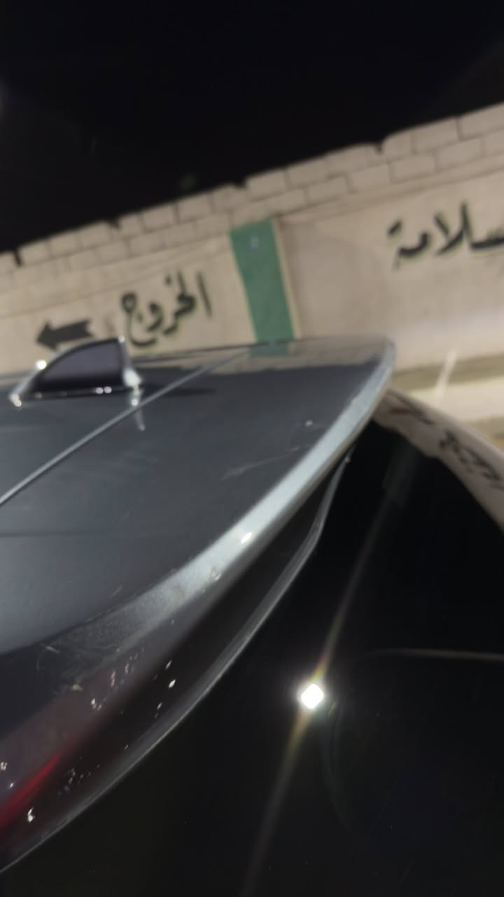 السلام عليكم
كورولا كروس وارد امريكي حادث خلفي بدون ايرباك بدون تبديل بدون صبغ ماشية 52 الف كيلو مواصفات الse المعروفة

 * محرك 2.0 لتر 4 سلندر Hybrid

* قوة إجمالية تقريباً 194–196 حصان

* جير CVT إلكتروني

* دفع رباعي AWD 

    جنوط 17 إنج ألمنيوم

* LED أمامي وخلفي

* Roof Rails

* زجاج خلفي مظلل

* شكل رياضي أسود

* شاشة 8 إنج

* Wireless Apple CarPlay + Android Auto

* Smart Key + تشغيل بصمة

* Paddle Shifters

* USB-C

* تدفئة مقاعد أمامية

* ستيرن تدفئة

* تكييف أوتوماتيك

    رادار أمامي

* Lane Assist

* Adaptive Cruise

* Blind Spot Monitor

* Rear Cross Traffic Alert

195$


**إذا كنت صاحب هذا الإعلان وتريد حذفه لأي سبب، رجاءا أرسل رسالة إلى الدعم الفني**
