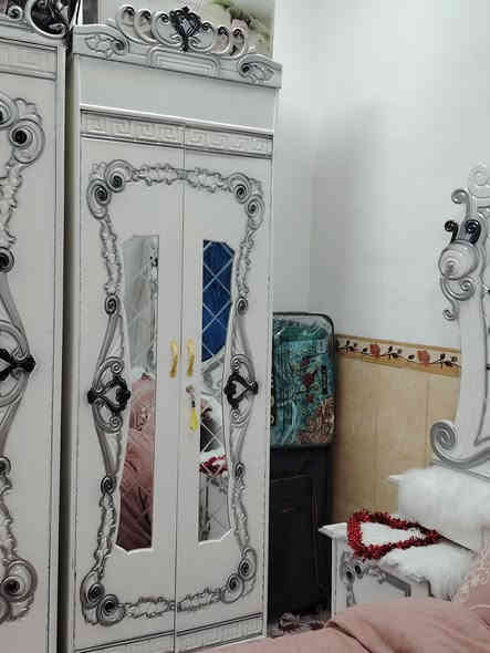 غرفت خشاب عراقي مستعمل شهر واحد جديده ونضيفه كلش اخو جديد سعر  مليون ونص وبيه مجال قليل ***********
