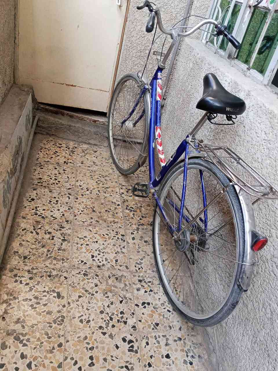 السلام عليكم 
بايسكل28 فقط السيام مال وره مكطعات
السعر40المكان الشعله***********
