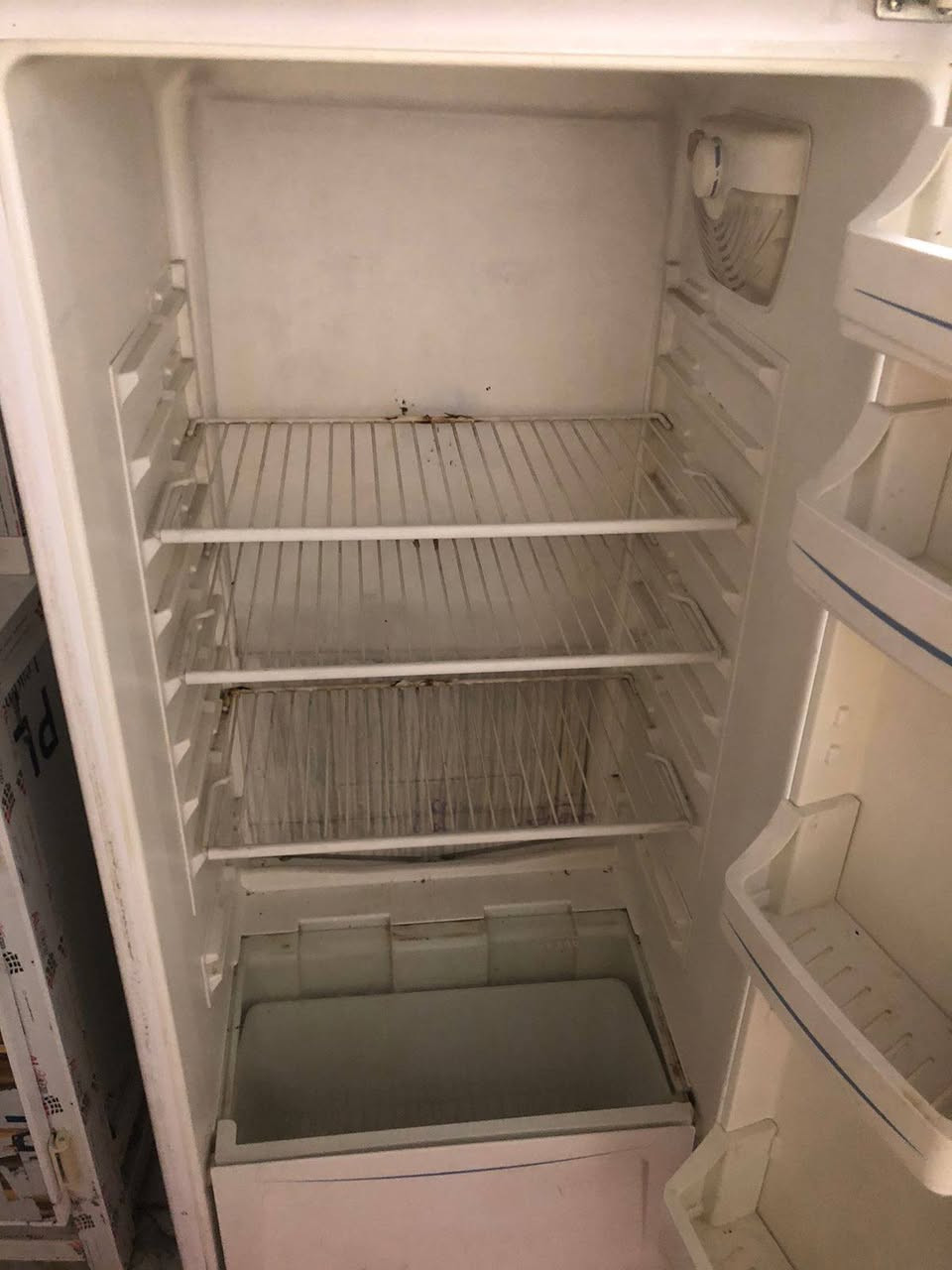 ثلاجه للبيع شغاله كلشي مابيها فقط زنجار قليل من جوه 150 وبيها مجال المكان بغداد حي الجهاد


**إذا كنت صاحب هذا الإعلان وتريد حذفه لأي سبب، رجاءا أرسل رسالة إلى الدعم الفني**