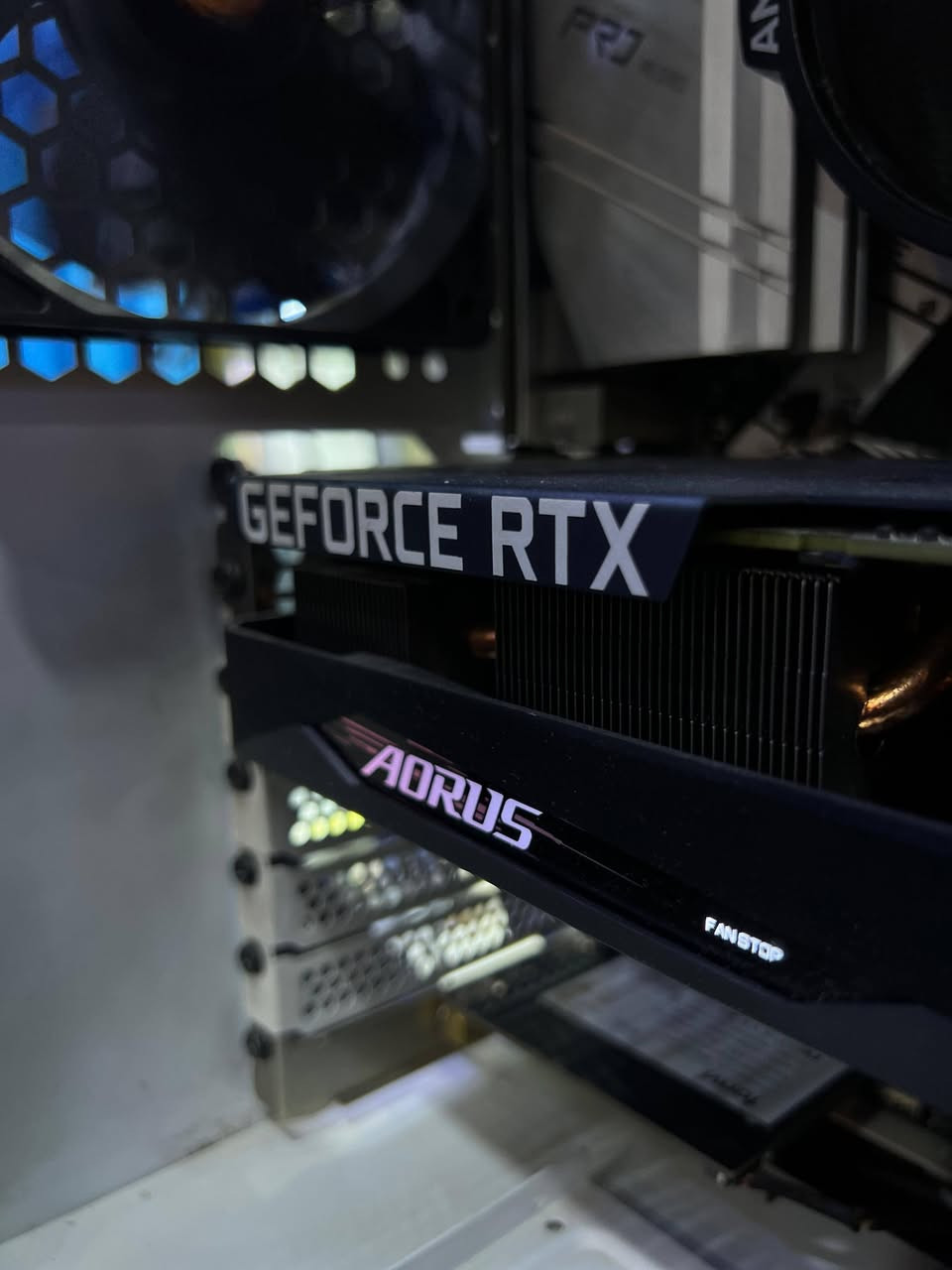 سلام عليكم

كارت     Aorus 3060ti 8gb

مذربورد Asrok b550 pro4

معالج     R5 5600x

رام        Corsair  DDR4 16gb  (8x2)

هارد      HDD 1TB + SSD 256

Power supply 650W

للبيع شكد تسوه مكاني كربلاء

***********
