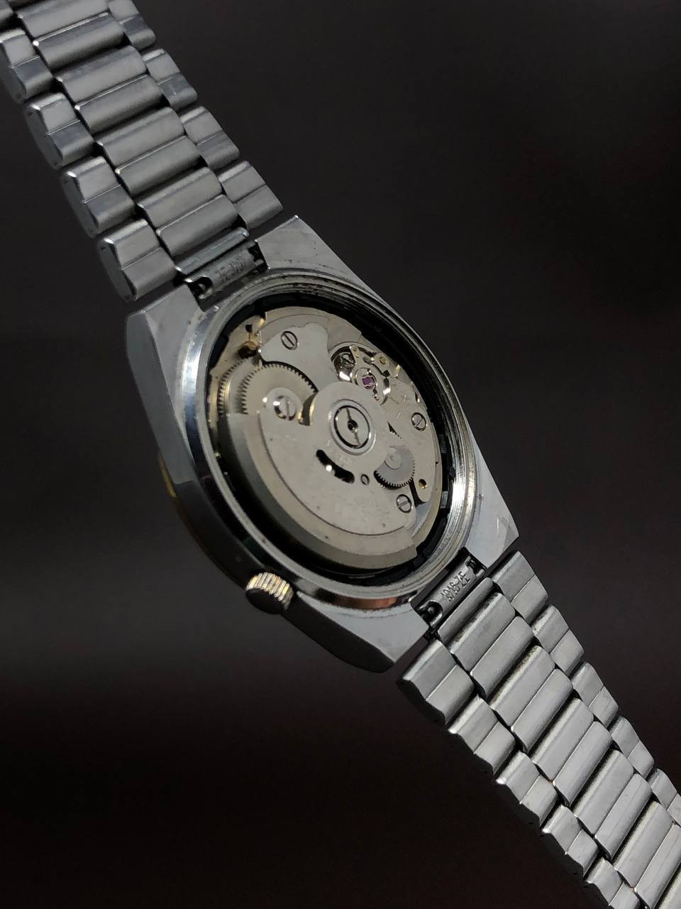 الماركة : SEIKO 5 
الماكنة : أوتماتيك ياباني 
•••••••••••••••••••••••••••••
مادة الصنع : ستانلس ستيل 
الصنع : ياباني 
* مُقاومة الماء 
* منفذ يومي - شهري  " Day Dat "
* تحتوي على 21 حجر
* عقارب مضيئة
* سير حديد غير مستبدل
•••••••••••••••••••••••••••••
السعر : ( 60 ) الف دينار فقط

للحجز والأستفسار دايركت 📥

 #ساعات_أصلي  #شباب


**إذا كنت صاحب هذا الإعلان وتريد حذفه لأي سبب، رجاءا أرسل رسالة إلى الدعم الفني**