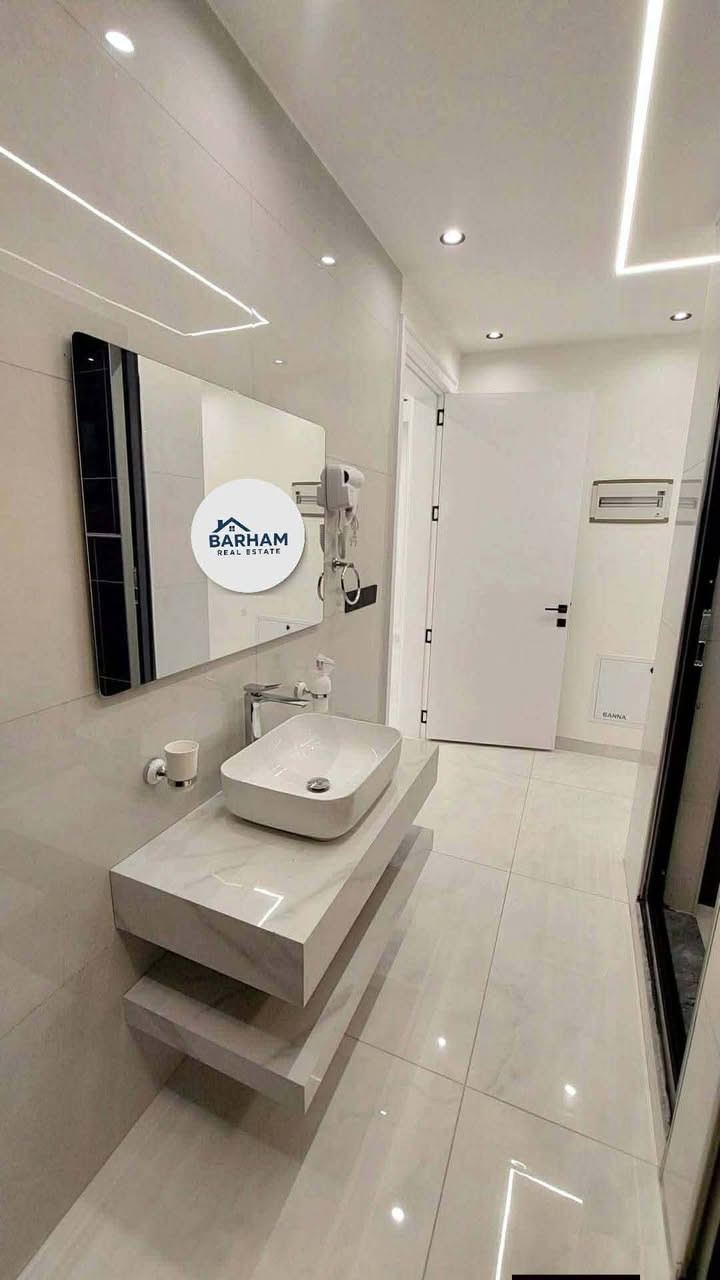 ‏                                      ﷽
                  🏢 خانوو بۆ فرۆشتن 🏢

‏ ‎🔺#کۆدی_ژمارە : 1190
📍#سەرچنار

📍#ناونیشان :-  گردی سەرچنار، نزیک مزگەوتی بیلالی حەبەشی 

‏‌‎🅰️ #ڕووبەر :- ـ   150  مەتر

🌗 #پێشی :-  ـ  7,5  مەتر

🚧 #شەقام :-  10 مەتری

🔶#ڕووی :-  گۆیژە 

      
📮 تێبینی :- خانووێکی دوو قات لە گەڕەکی گردی سەرچنار بۆ فرۆشتن، خانووەکە پێکدێت لە دوو نهۆم بۆ دوو ماڵی جیا دەبێت، خانووەکە تازە دروستکراوە و کەسی تێنەچووە، سیستەمی شۆڤاژ، دەکتی موبەریدە و سەقفی کونافە و لایتی لینەری تێدا بەکارهاتووە.

نەخشەی خانووەکەمان بەم شێوەیە  قاتی یەکەم پێکدێت لە، گەراجی سەیارە، هۆڵ و میوان، مەتبەخ سارد و گەرم، موشتەمەلات و دوو ژووری نوستن 

نهۆمی دووەم میوان، مەتبەخ سارد و گەرم، موشتەمەلات و دوو ژووری نوستن 
...............................
بۆ زانینی نرخی ئەم خانووە ژمارە (1) لە کۆمێنت دابنێ 
................................

‏‌🔸 بۆ زانیاری زیاتر دەتوانن پەیوەندی بکەن :- 
مامۆستا بەرهەم :   *********** 
کاک بەهمەن :         *********** 
.....................
ناونیشانی نوسینگە: سلێمانی تازە،  خوار مزگەوتی ئەبوبەکری صدیق ،جادەی قەنات،فەرعی بەرامبەر دارەسوتاوەکە
..................
تۆی بەڕێز هەر موڵکێکت هەیە دەتەوێت بیفرۆشیت یان بە کرێی بدەیت  دەتوانیت بۆمان بنێری و بێ بەرامبەر بۆت بڵاو دەکەینەوە
