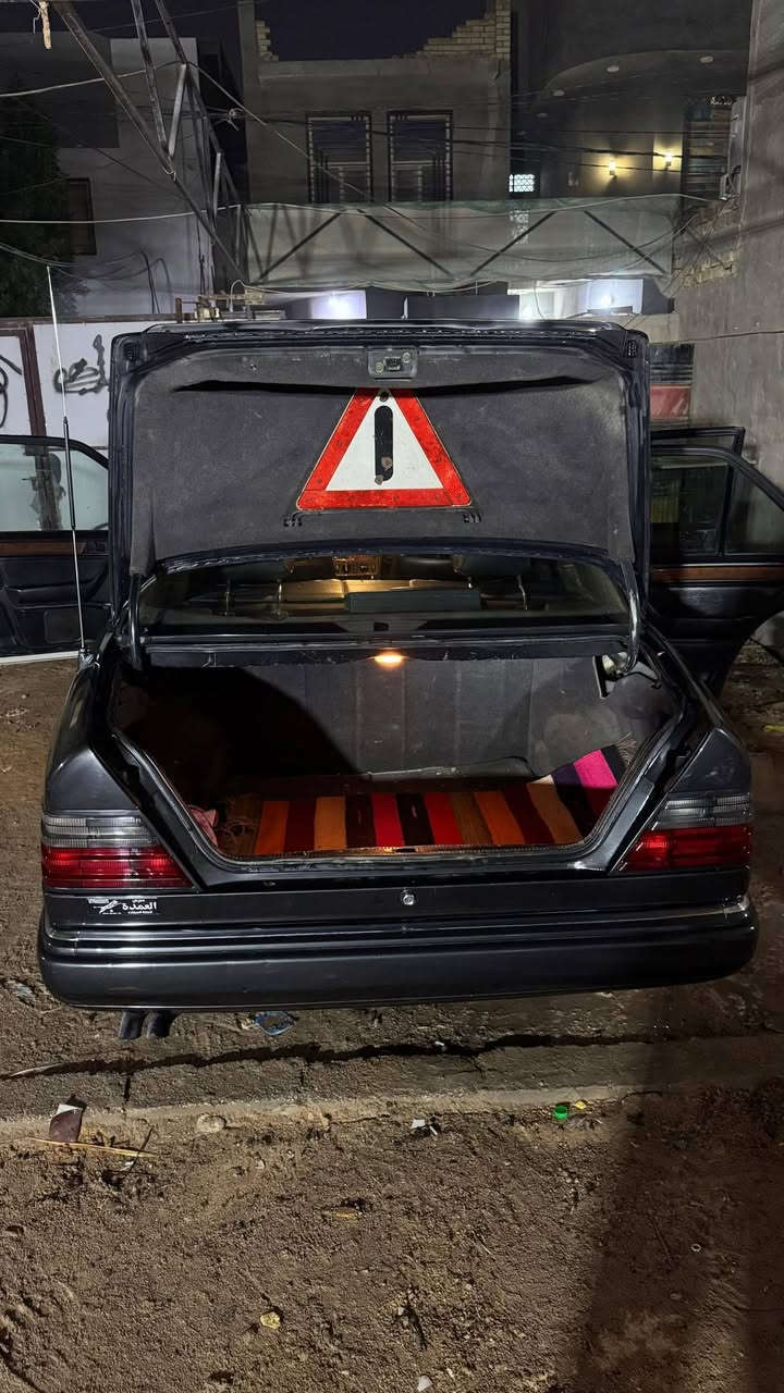 بلادي في زمن كله تحوير 

مرسيدس دب 💚300 E قبغ اسود گير محرك حاويه جدد 

السياره مواصفات خاصه  جانت كشن الخلفي منفصل رئاسي 

جديد السيارة وعليها ادلمه كامله من الدعاميه للدعاميه كله وضع  شركت فقط صبغ جماليه 

مواصفات : 

 لون اسود غير محدد (كذاب) 🔥💚

حجم 300E بلادي

موديل1991

حدادية بيبي 

رقم نينوى انكليزي 

صاجات ملكي بلادي

غرفة بلاد جلد جديده

ستيرن كهرباء

سلايت طكتين.

كروز سرعه

دشبول شغال ولا گلوب بي ميشتغل 

ويل كب شرط الأصلي + تخم تاير

  جام 4 كهرباء

 منضومة زنون

سستم صوت دمام خلفي

ادامه كامله المنضومة البانزين من الفيت بم للعنكبوت كلو جديد حاويه بلاد

 دبل هورن _ دبل مروحه_ دبل فيت بم

محرك وكير أكسل الكبير مكفولات

قواعد دبل سليمات 

(فول مواصفات) 

تبريد شغال 

 كشنات كهرباء

4 تجاوي كهرباء

كشنات هيتر

مرايه جانبيه هيتر

هزه جديده 

السعر 100 وبيها مجال.. السياره مصروف عليها

للأستفسار أكثر أتصل :  

الرقم:*********** 

 

ملاحضه سياره باسمي هزه جديده 

يرحم امواتك اذا متعجبك وتشوفها غاليه وسعرها هواي علق بكلمه طيبه تليق بيك وكلشي موجود بالسوگ تعال وشوف بعينك
