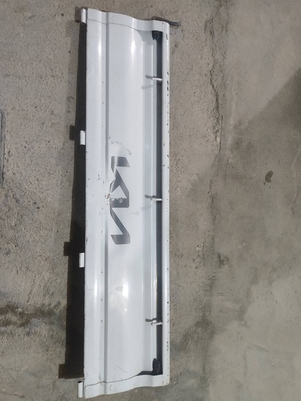 السلام عليكم 
باب خلفي مال كيا بنكو 2023 بيه فقط هاي الضربه الخفيفه 
 مكاني كوت استفسار انتصال ع الرقم 
***********
