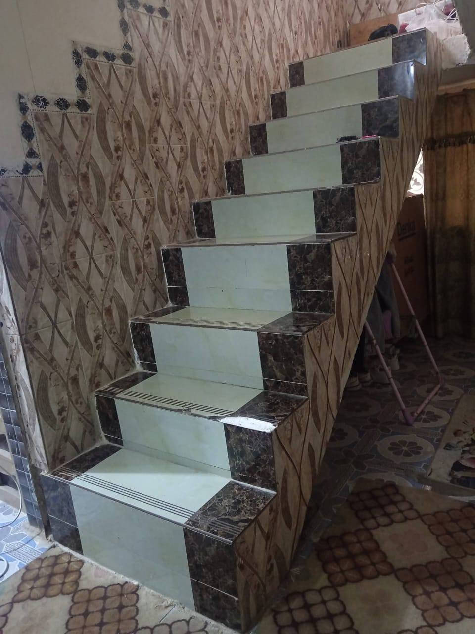 200 متر واجهة 10 ونزال 20 غرفتين صالة طول 9 متر استقبال كراج سيارة صيحات خارجية وداخلية محل موجود الشارع عرض 15 متر موقع ممتاز ارتفاع ممتاز زائد تبليط مجاري موبايل *********** واتساب
