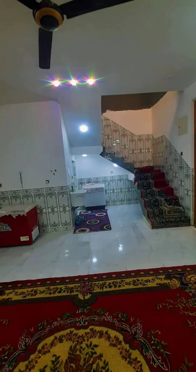 السلام عليكم دار سكن للبيع حديث البناء درجة اولئ في الكوت منطقة حي الحكيم نزلة بيت خليفة او نزلة التمايمة مساحتة 200م يقع على شارع 20م ركن ومقابيل البيت ساحة البناء طابوق درجة اولى والسقف صب مسلح الاساس رفته والارضية والجدران سيراميك ويتكون البيت من غرفتين نوم وصالة واستقبال ومطبخ وصحيات داخلية وخارجية ومرقم من قبل البلدية عوزه ملاحظات بسيطه تطبيق الطارمه ولبخ الواجهيه الاستفساراكثر
***********

68وبي مجال
