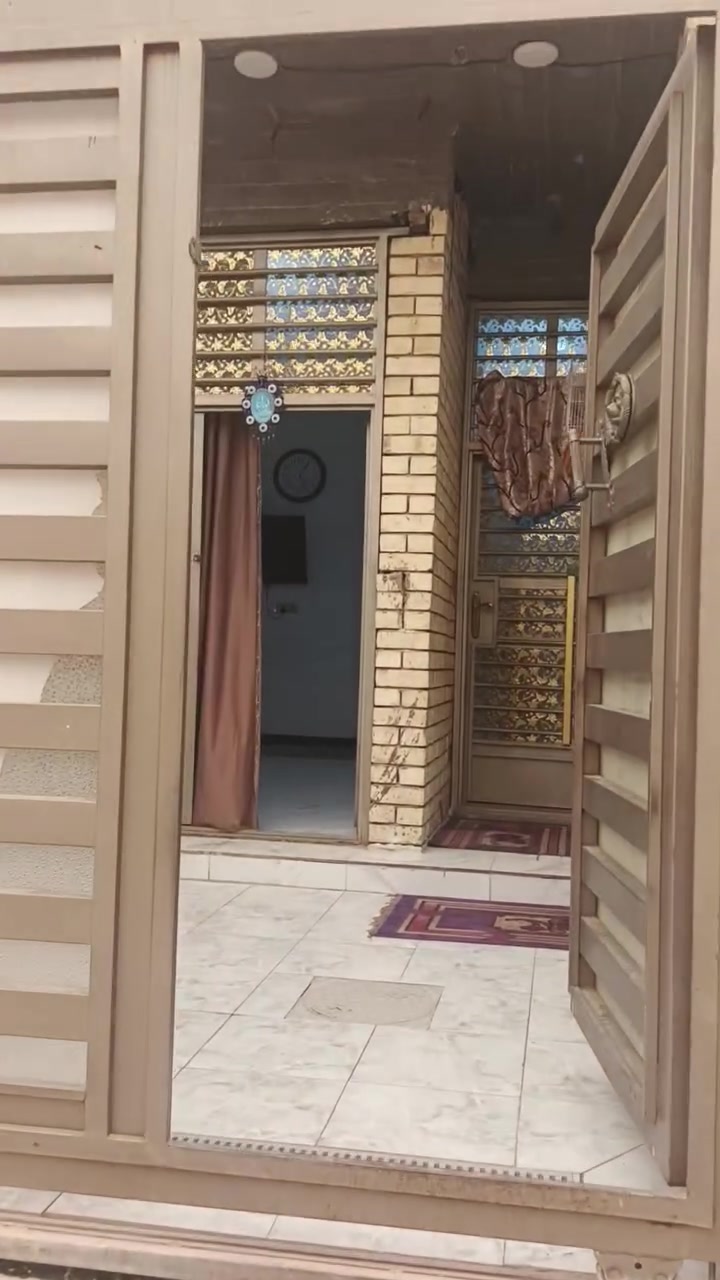 السلام عليكم بيت للبيع المساحة 100 متر واجهة5 نزال 20  منطقة سكلات  11 خلف نادي جيكر منطقة مخدومة تبليط مقرنص السعر مقدم 35 مليون وبي مجال البيت مطلوب قرض اسكان 45 مليون تسديد شهري 335الف الاستفسار الاتصال على رقم هاتف*********** . ***********
