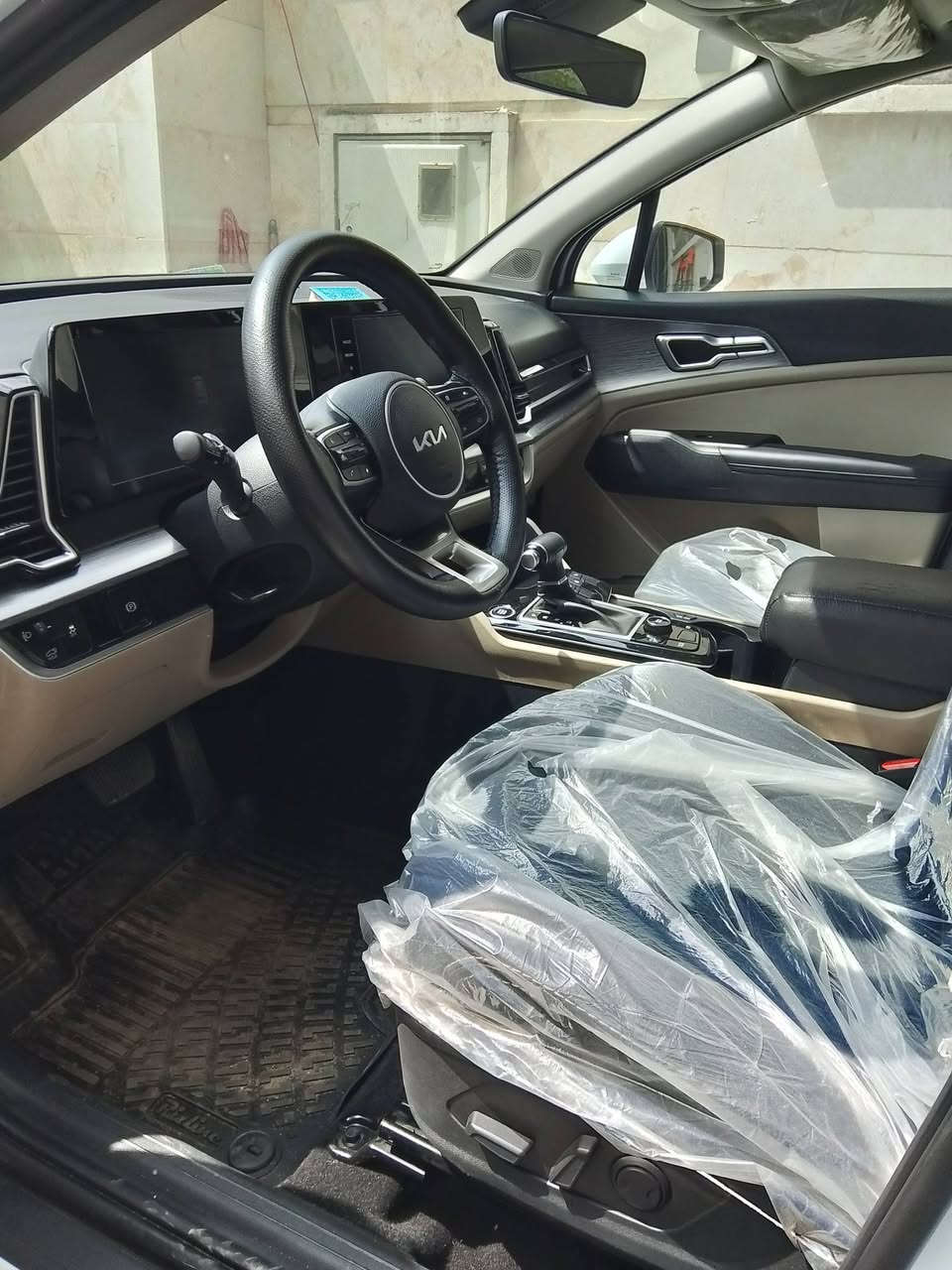 كيا سبورتج 2024 وارد خليجي رقم اربيل تحويل مباشر فول مواصفات 1/1
للبيع كيا سبورتج 2024 وارد خليجي رقم اربيل تحويل مباشر السيارة ماشية 30 الف KM فول مواصفات 1/1 محرك 2000 دوش مواصفاته: 
1- بصمة تشغيل وابواب
2- بانوراما 
3- شاشة ترحيب 
4- عداد ديجتل 
5- تحكمات ستيرن جهتين 
6- كشنات ثنين كهرباء 
7- داخل بيجي 
8- صندوق كهرباء 
9- (4 انضمة قيادة - نورمال - ايكو - سبورت - سمارت)
10- نضام منحدرات 
11- حساسات امامي خلفي
12- مري شفط 
13- لايت LED
14-بگ لايت LED 
15- شفتات ستيرن 
16- كشنات تدفئة 
17- ستيرن تدفئة 
وباقي المواصفات المعروفه بل فول..
ملاحضة ( السيارة كفالة عامة من الصبغ والتبديل والبارد) 
السعر: 227$ 
مكاني: بغداد شارع فلسطين 
للأستفسار: ‏‪***********‬‏
