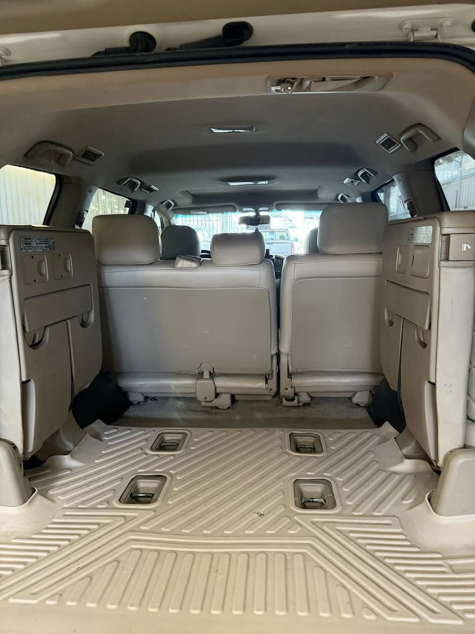 سلام عليكم للبيع لاندكروز 2011 ستينيه اصل رقم بغداد مكفوله كفاله عامه ماشيه163 حقيقي تحويل مباشر فول واحد على واحد  مكان سياره بغداد سعر سياره 340 وبيهه مجال بصيط اي ستفسار اتصل وخادم ***********
