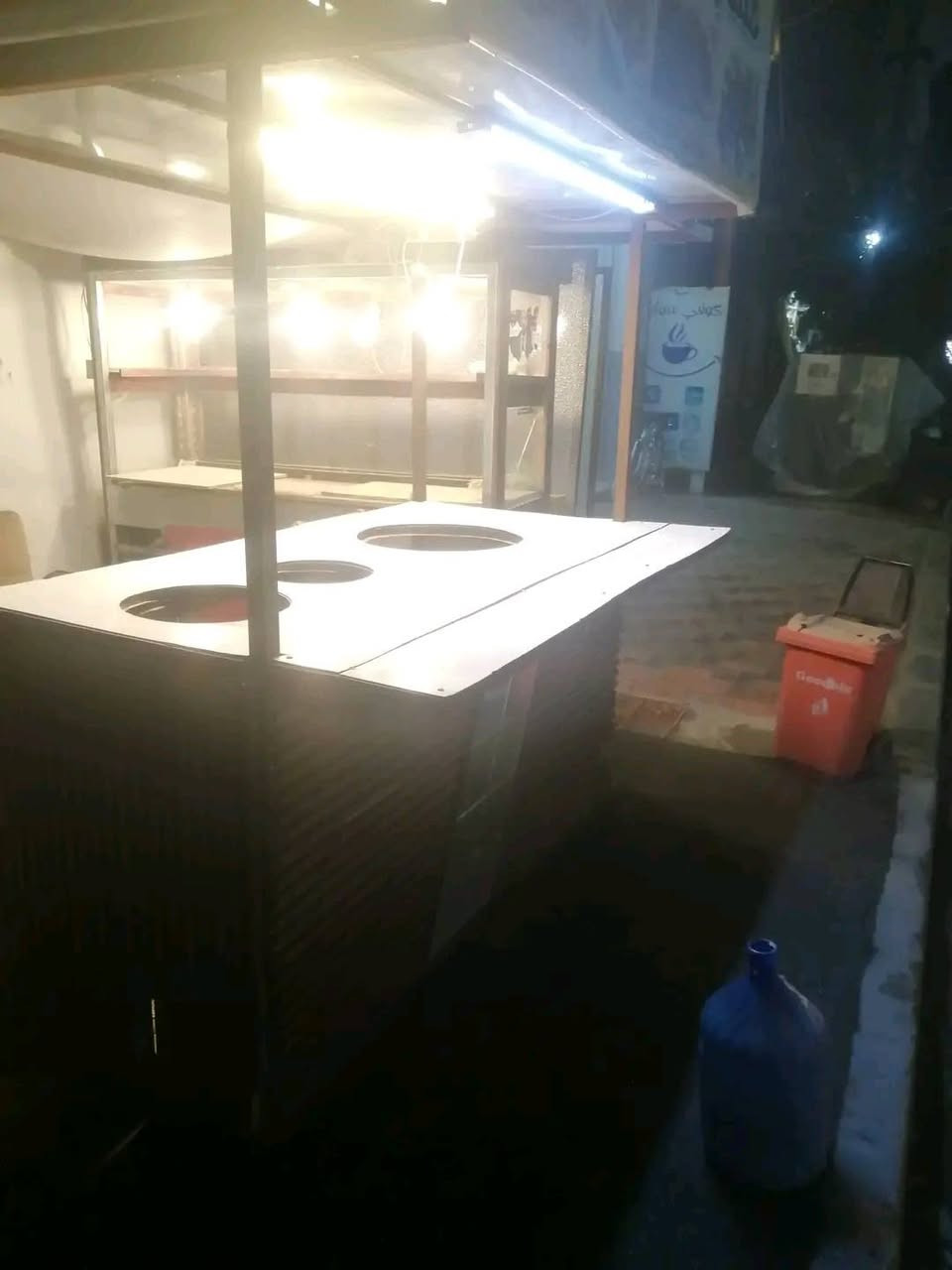 بسطية تحتوى على ثلاث فتحات
جدر كبير

صغير

وسط

للبيع او مراوس عربانه حب وشامية 

نضيفة جدا
بغداد الجهاد حي الحسين
***********
