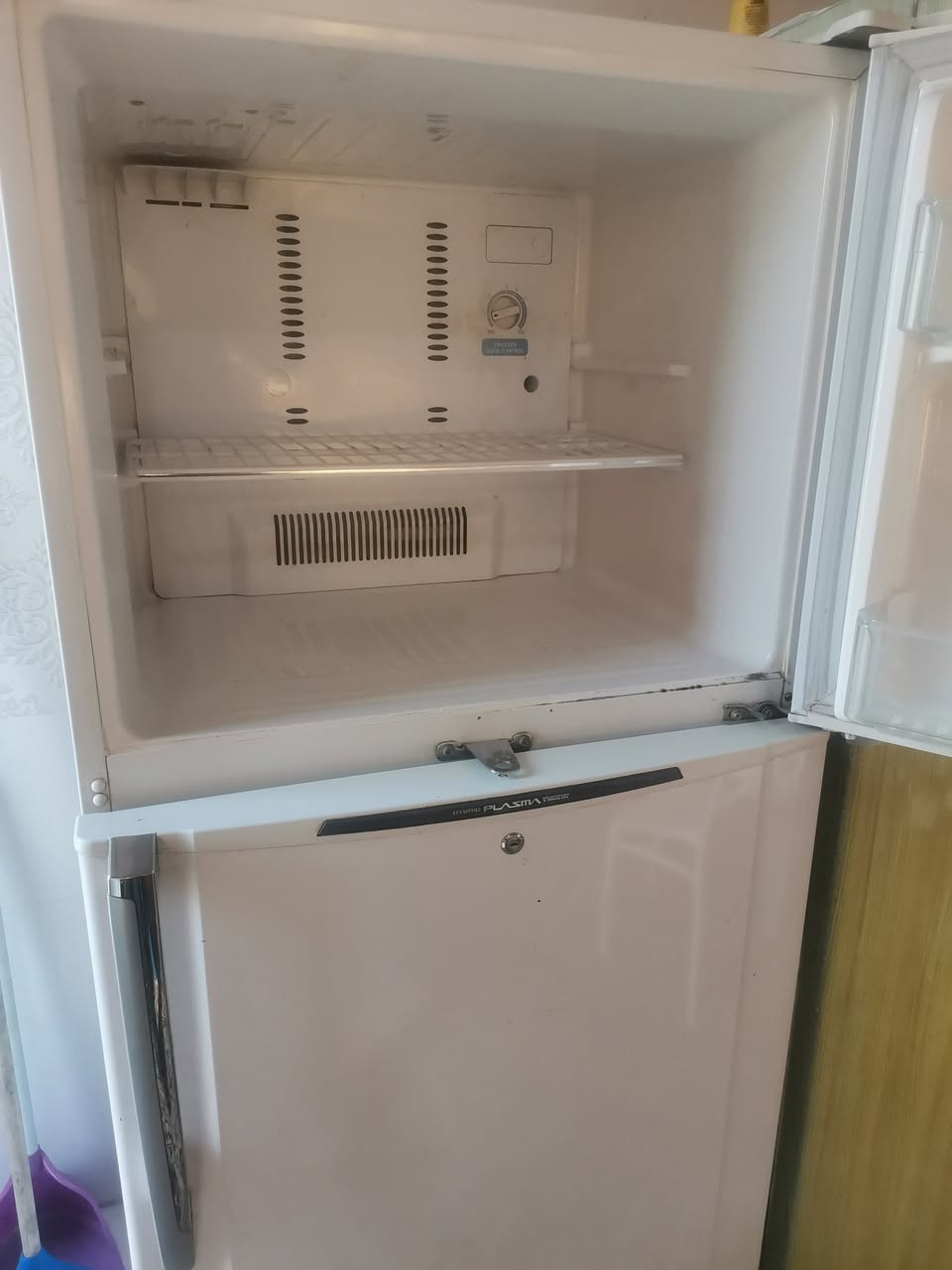 ثلاجة نظيفة توشيبا الياباني نظيفة محتاج ورايد ابيعها السعر 100 للتواصل
***********
