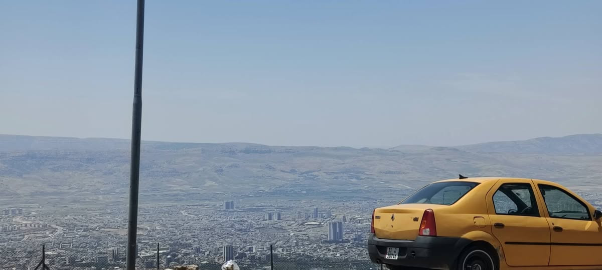 ٢٠٠٩ لوجان 
كشرها مكينة كير كهرباء 
هم لازم اذب عليها لأن اني ما ارتب 
بس اشتغل بيها مندوب خير من الله لسيارة شفت عليها كل الخير 
تايرات جدد قاعدة أصلية مال فيتبم عدد ٢ 
باسمي السيارة مبيها خياس 
كشر نضيف 
اريد ابيعها ب٢٧ ورقة ماخذها ٣٣ قبل أكثر من سنه طلعت رب فلوسها 
بس اريد اخذ حديث . 
مكاني بغداد
 ***********
