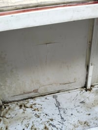 ميز جامخانه المنيوم العرض مترين   بعجلات لسهوله الحركه  الارتفاع مع ال...