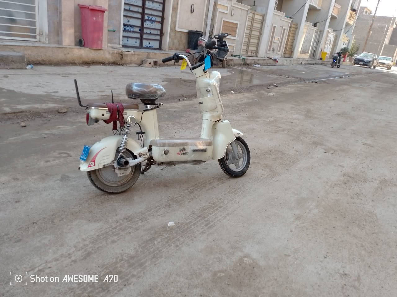 سلام عليكم عندي دراجة شحن حجم 14 مابيهة مابيهة ايشي بس العداد واكف السعر 250 وبيه مجال الرقم ***********
