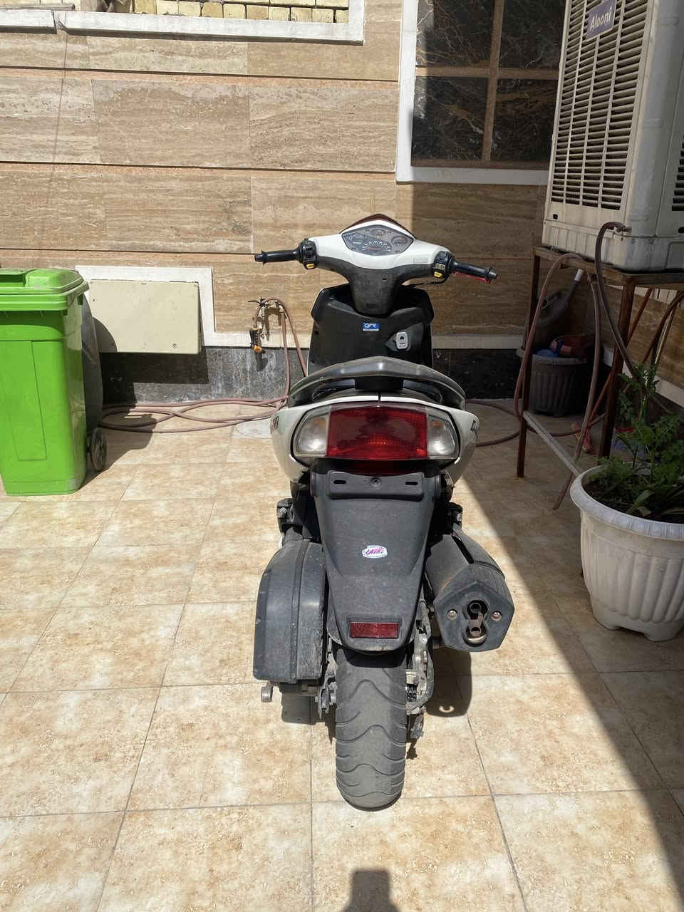 السلام عليكم و رحمة الله و بركاته
اخواني دراجه PGO فرنسي اسمه G-MAX محرك 200CC بريكات امامي خلفي دسك  محرك خير من الله نظام كابريتر بدون اوراق اكفلك سرقه و عشاير رايده ب 1400 و بيهه مجال بسيط ب اذن الله للاستفسار 
***********
