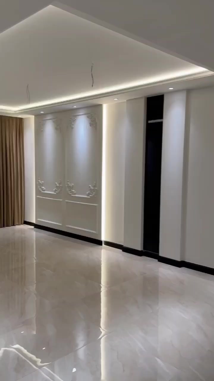 شقة للايجار  بمجمع بوابة العراق السكني
عمارة ٩ طابق سادس مساحة ٢٢٨ 
اطلالة مجمع القضاة ومول الحارثيه 
 تحتوي على ٣ غرف نوم 
 ماستر روم +ديكور دريسنك روم 
وغرفتين عادية
غرفة غسيل 
ثلاث حمامات 
صاله كبيرة  
جاهزة للسكن من8/1
مجهزة بمطبخ وستائر كهربائيه و سمارت كي للباب الرئيسي 
للمعلومات الاتصال بالرقم  ***********
