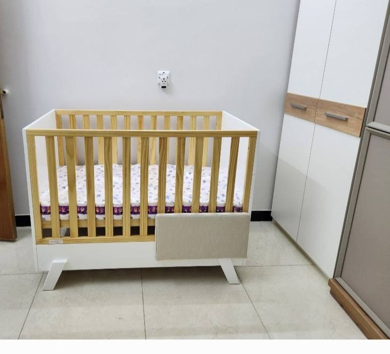 السلام عليكم
سرير طفل قياس ١٢٠ في ٦٠ 
ثلاث مستويات وينفتح على سرير الام 
خشب اصلي ثقيل مابي اي عيب واستخدام قليل 
اخذته من لجين مع الدوشك ب ٢٥٠ وابيعه ب ١٢٥ وبي مجال بسيط 
ماعندي توصيل 
مكاني القاهرة


**إذا كنت صاحب هذا الإعلان وتريد حذفه لأي سبب، رجاءا أرسل رسالة إلى الدعم الفني**